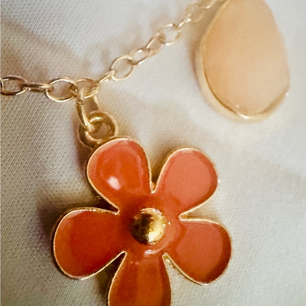 NWT- Maurice's  Style Makers Pressed Flower Necklace with 7 charm pieces. - Picture 5 of 12